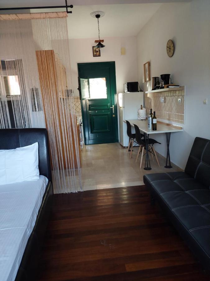 Nikolas Apartment *